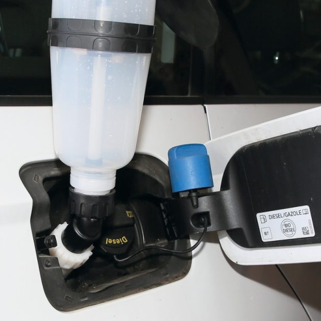 1758ADB-45° VISSZAFOLYÁSGÁTLÓ TÖLCSÉR ADBLUE-HOZ 45 FOKOS CSATLAKOZÓVAL