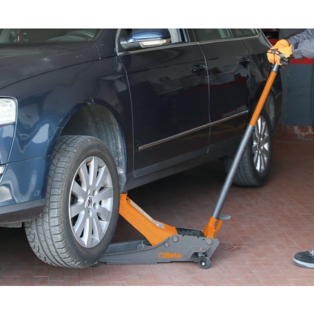 3029/2T  2 tonnás, 4 kerekes alacsony profilú hidraulikus emelő