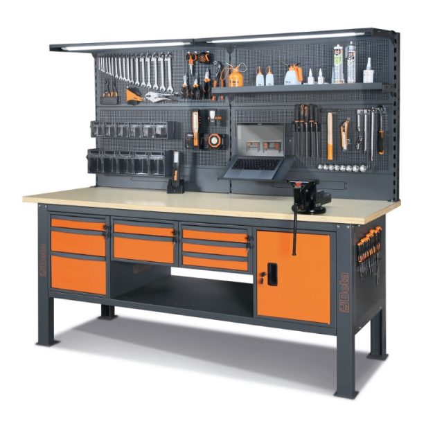 C58BCA-W2,1/O 2,1 m széles, teljes munkapad, fa munkalappal, 8 fiókkal és ajtós modullal